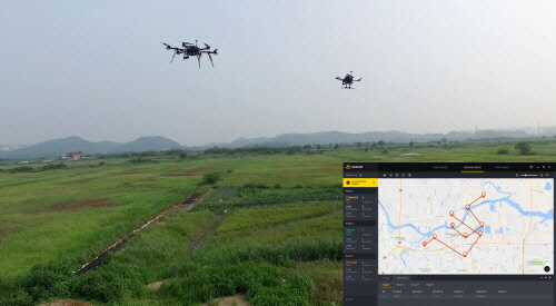 로퍼(ROPPOR)를 통해 다수 드론이 지정된 경로를 따라 자율 비행하는 장면